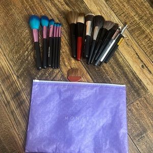 Makeup brushes